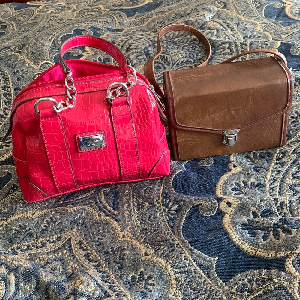Liz Claiborne Est.1976 red/pinkie’s small bag